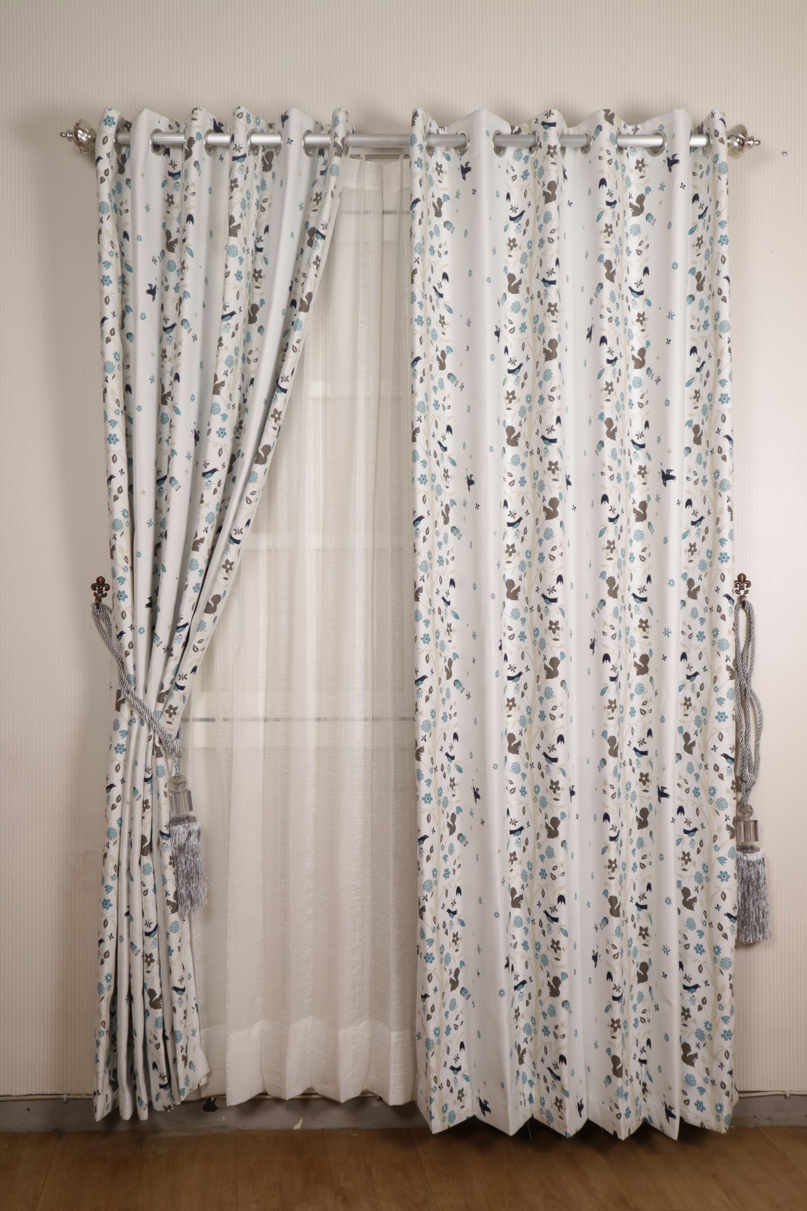 Illustrative stock curtain and room inspiration, not Kinz Curtain work or showroom